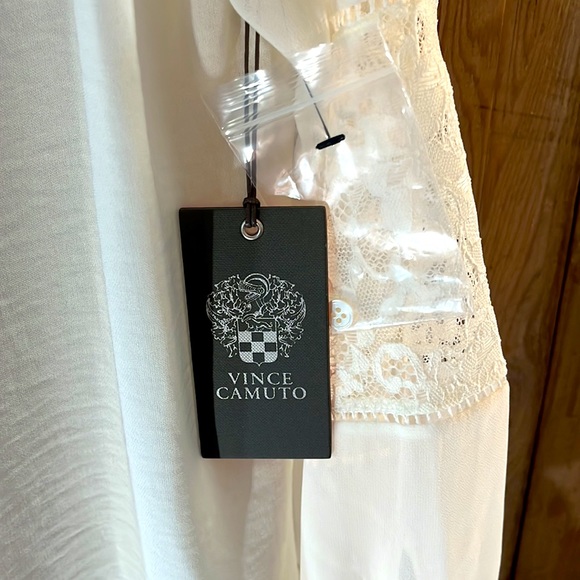 Vince Camuto Women’s Blouse - New with tags - Picture 4 of 6